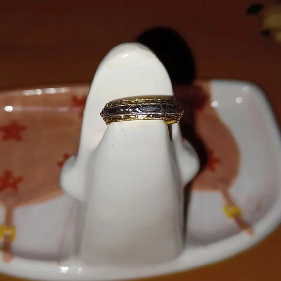 💙🌹New yellow tone wedding band - Picture 8 of 8